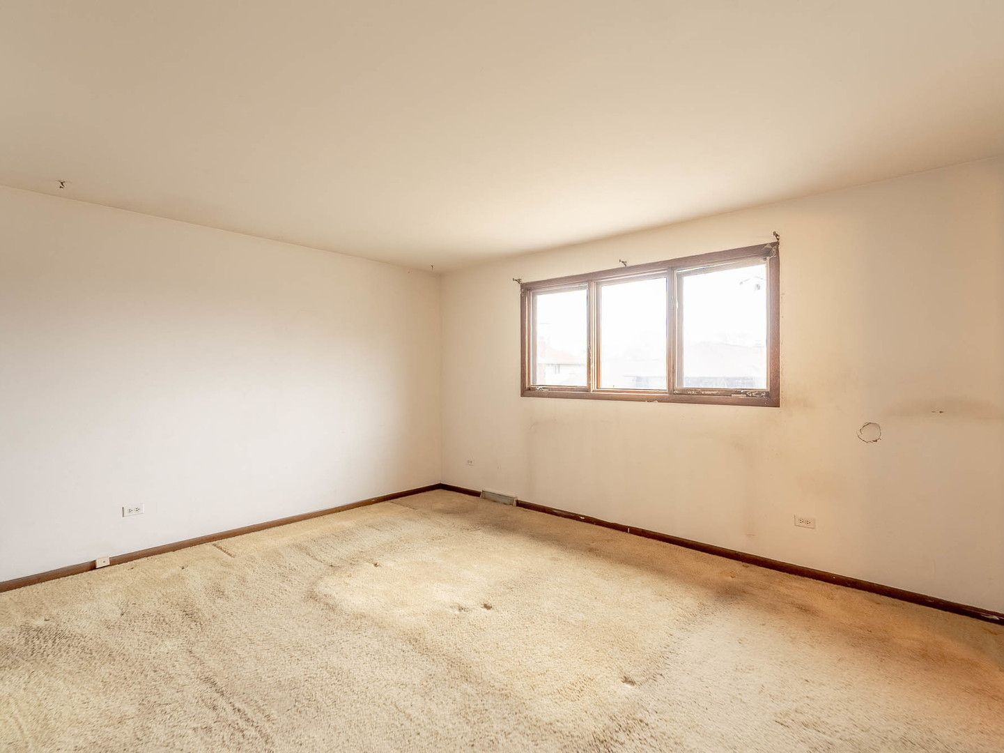 18549 Old Farm Road Lansing, IL 60438 - Photo 13 of 16 an empty room with a window