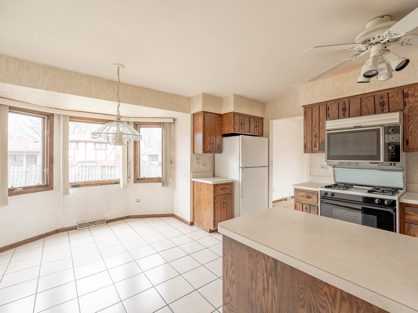 18549 Old Farm Road Lansing, IL 60438 - Photo 5 of 16 a kitchen with a stove a sink and a refrigerator