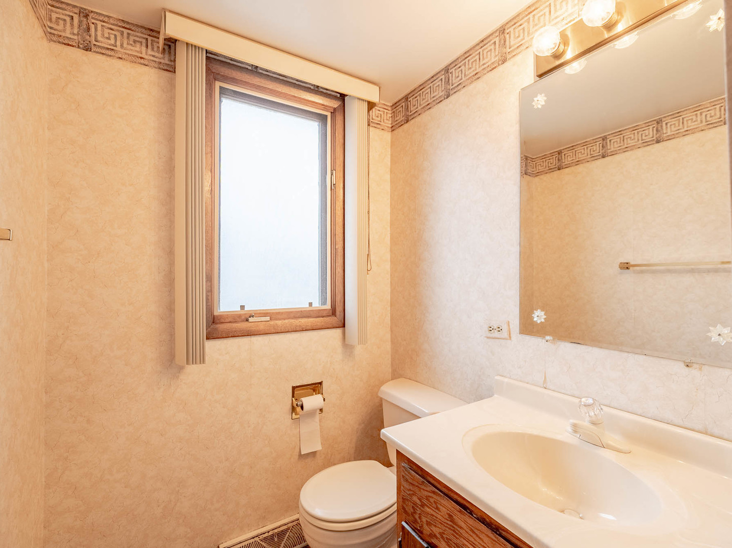 18549 Old Farm Road Lansing, IL 60438 - Photo 7 of 16 a bathroom with a sink toilet and shower