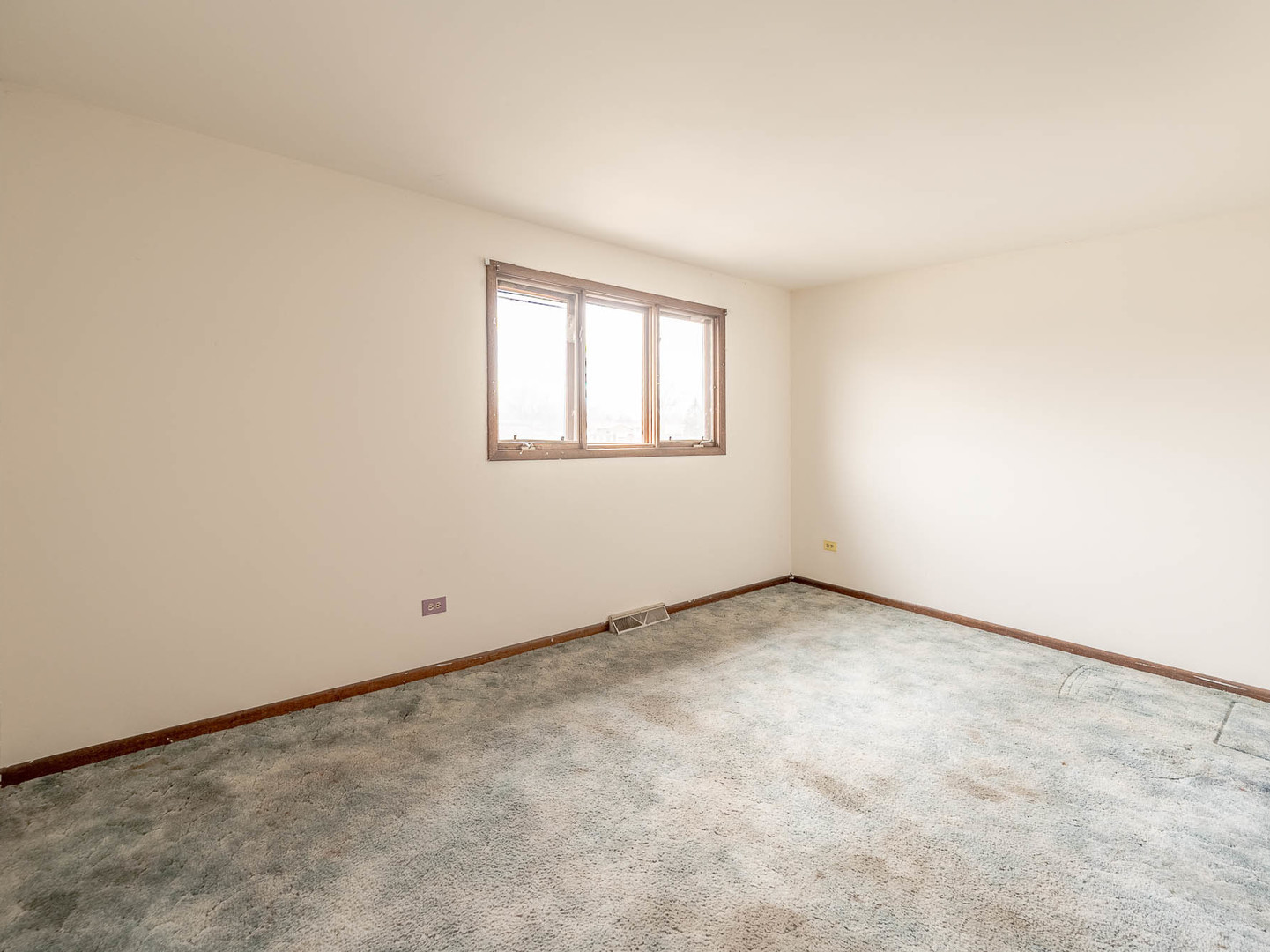 18549 Old Farm Road Lansing, IL 60438 - Photo 10 of 16 an empty room with a window
