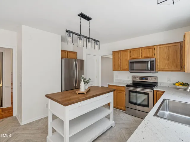 $735,000 | 104 Pellinore Court, Cary, NC 27513