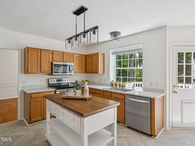 $735,000 | 104 Pellinore Court, Cary, NC 27513