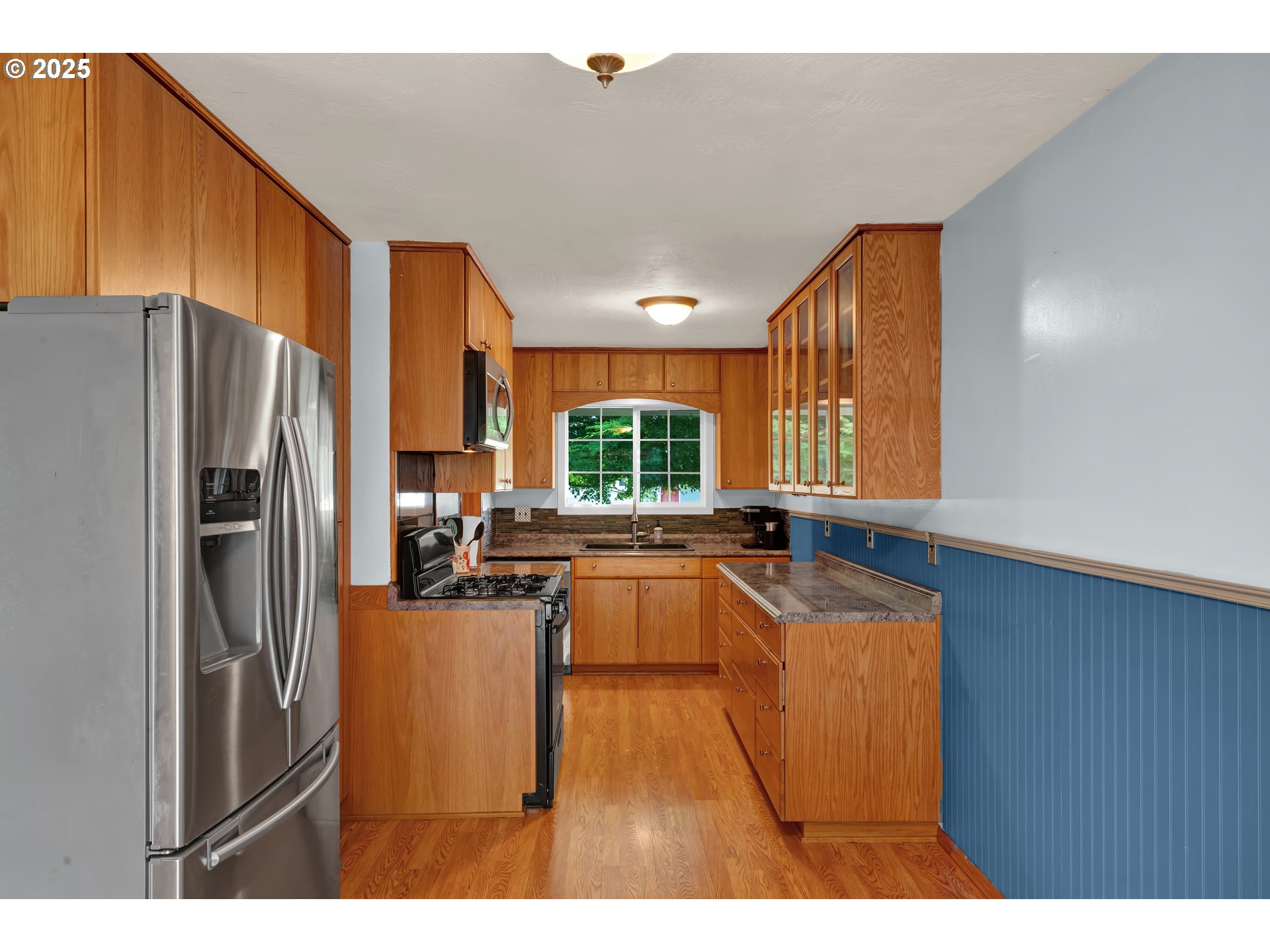 2919 Oak Street Southeast Albany, OR 97322 - Photo 15 of 36 a kitchen with stainless steel appliances granite countertop a stove a refrigerator a sink and dishwasher