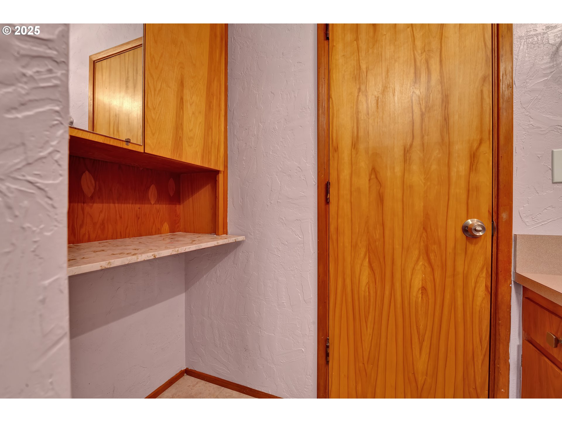 2919 Oak Street Southeast Albany, OR 97322 - Photo 30 of 36 a picture of a bathroom
