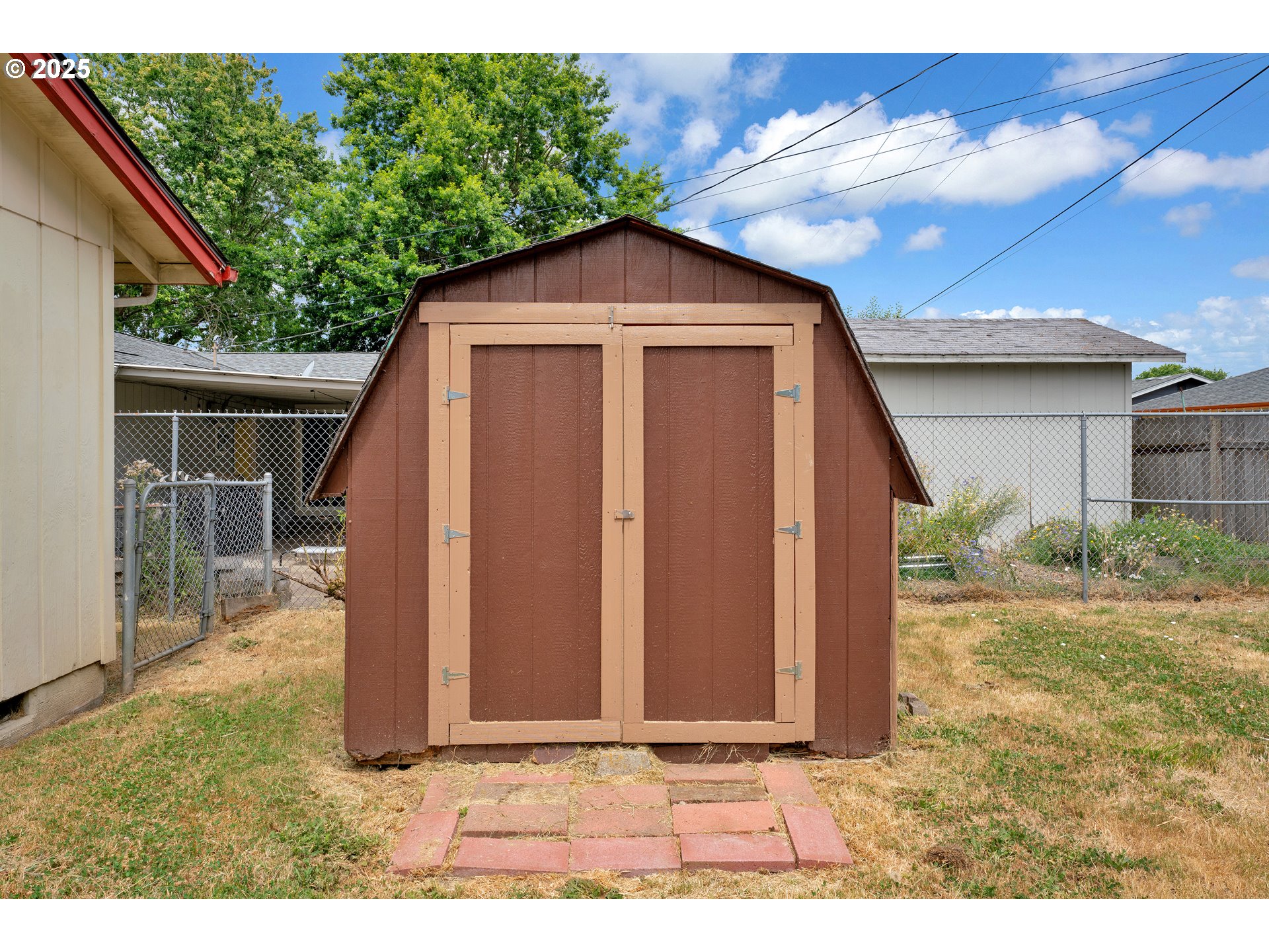 2919 Oak Street Southeast Albany, OR 97322 - Photo 31 of 36 a yellow house with trees in the background