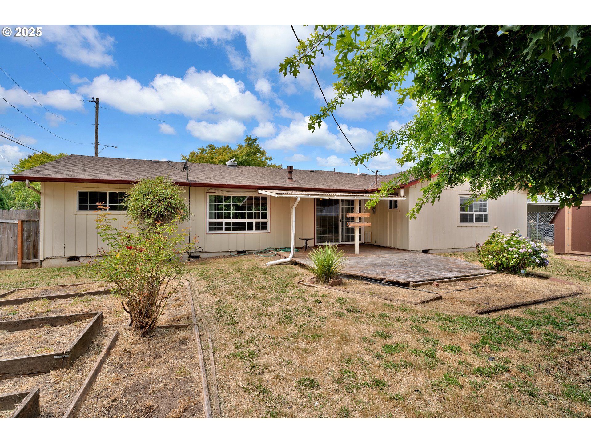 2919 Oak Street Southeast Albany, OR 97322 - Photo 33 of 36 a view of a house with a yard
