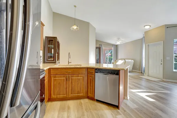 $2,500 | 10769 Pelican Drive, Wellington, FL 33414