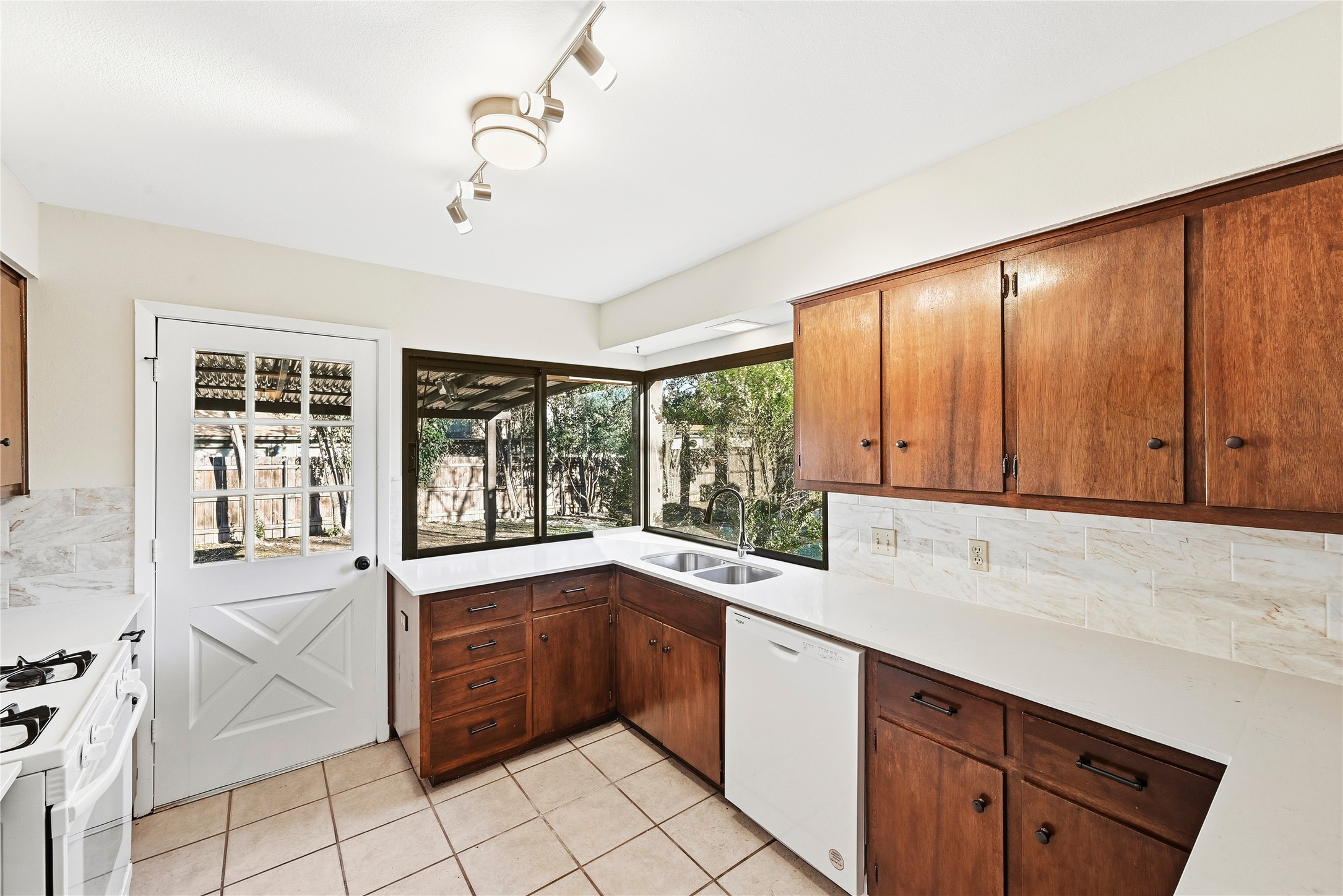 5307 Presidio Road Austin, TX 78745 - Photo 2 of 32