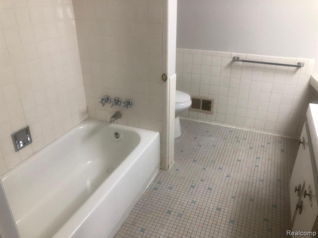 29312 Hoover Road Warren, MI 48093 - Photo 9 of 22