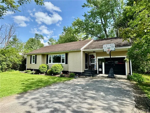 $279,900 | 8570 Clark Mills Road, Whitestown, NY 13492