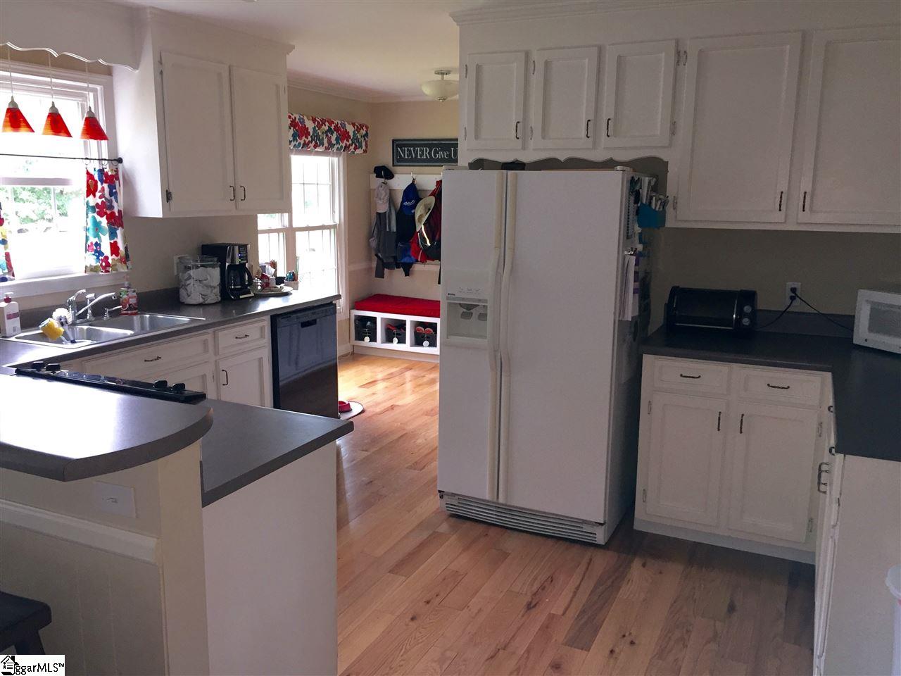 108 Pigeon Point Greenville, SC 29607 - Photo 5 of 29 Gallery Image 5