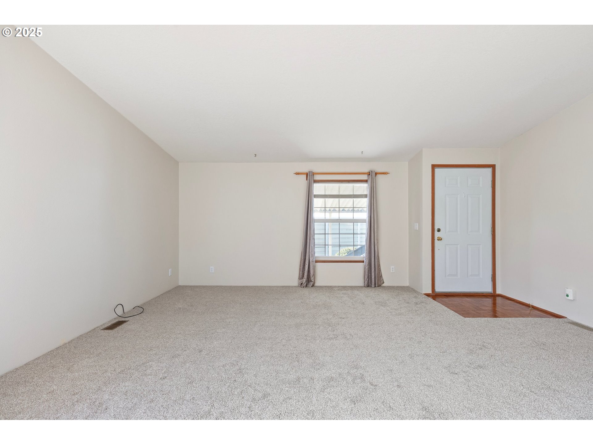 2150 Laura Street, Unit 213 Springfield, OR 97477 - Photo 7 of 43 Living Room