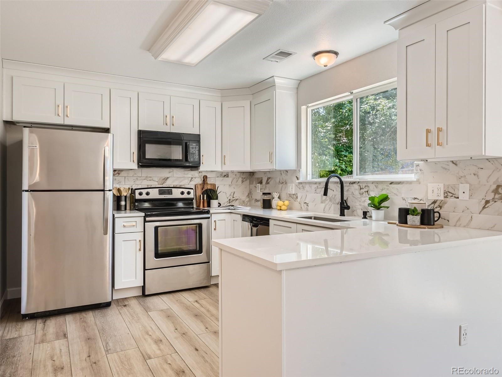 9573 South Castle Ridge Circle Highlands Ranch, CO 80129 - Photo 9 of 24