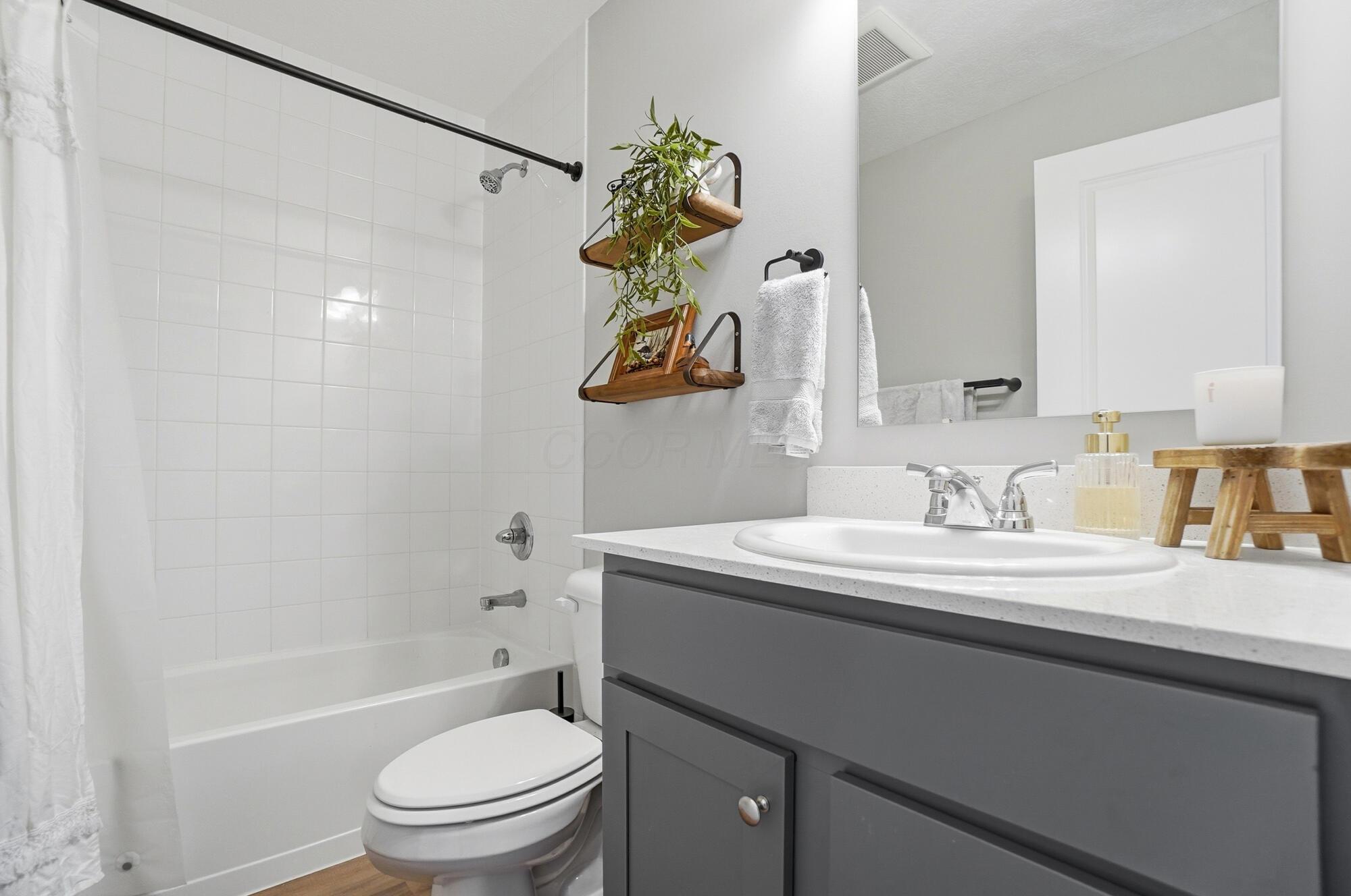 547 Pagoda Loop Delaware, OH 43015 - Photo 36 of 42 2nd floor Full Bath
