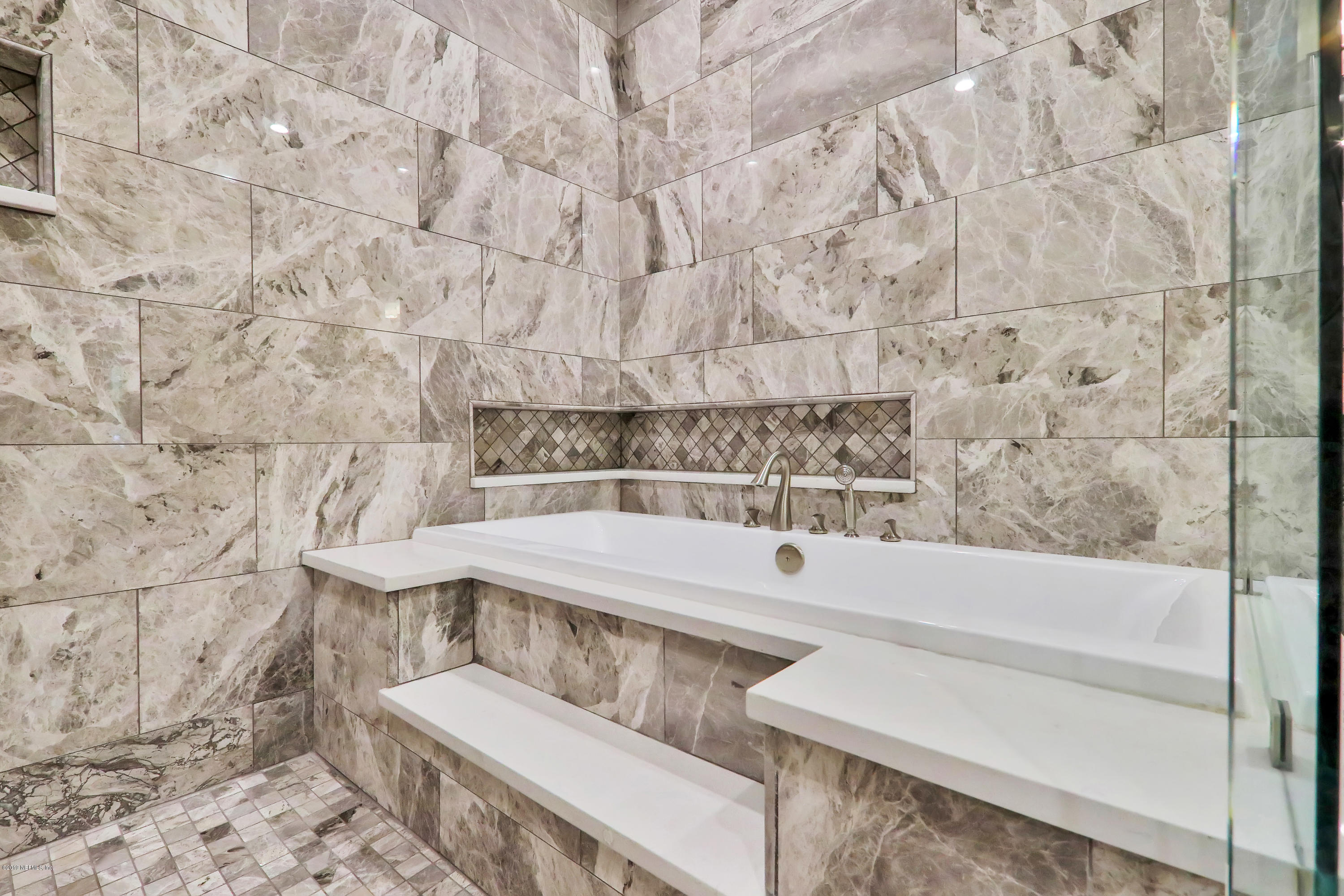 11207 Branan Field Road Jacksonville, FL 32222 - Photo 33 of 102 Bath with Niche