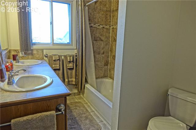 7905 Maverick Road Colorado Springs, CO 80908 - Photo 16 of 36