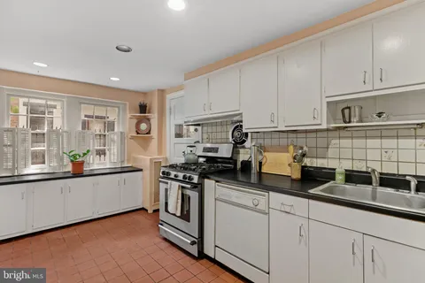 $1,075,000 | 2208 Rittenhouse Square, Philadelphia, PA 19103