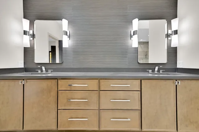 $750,000 | 12657 Lake View Drive, Orland Park, IL 60467