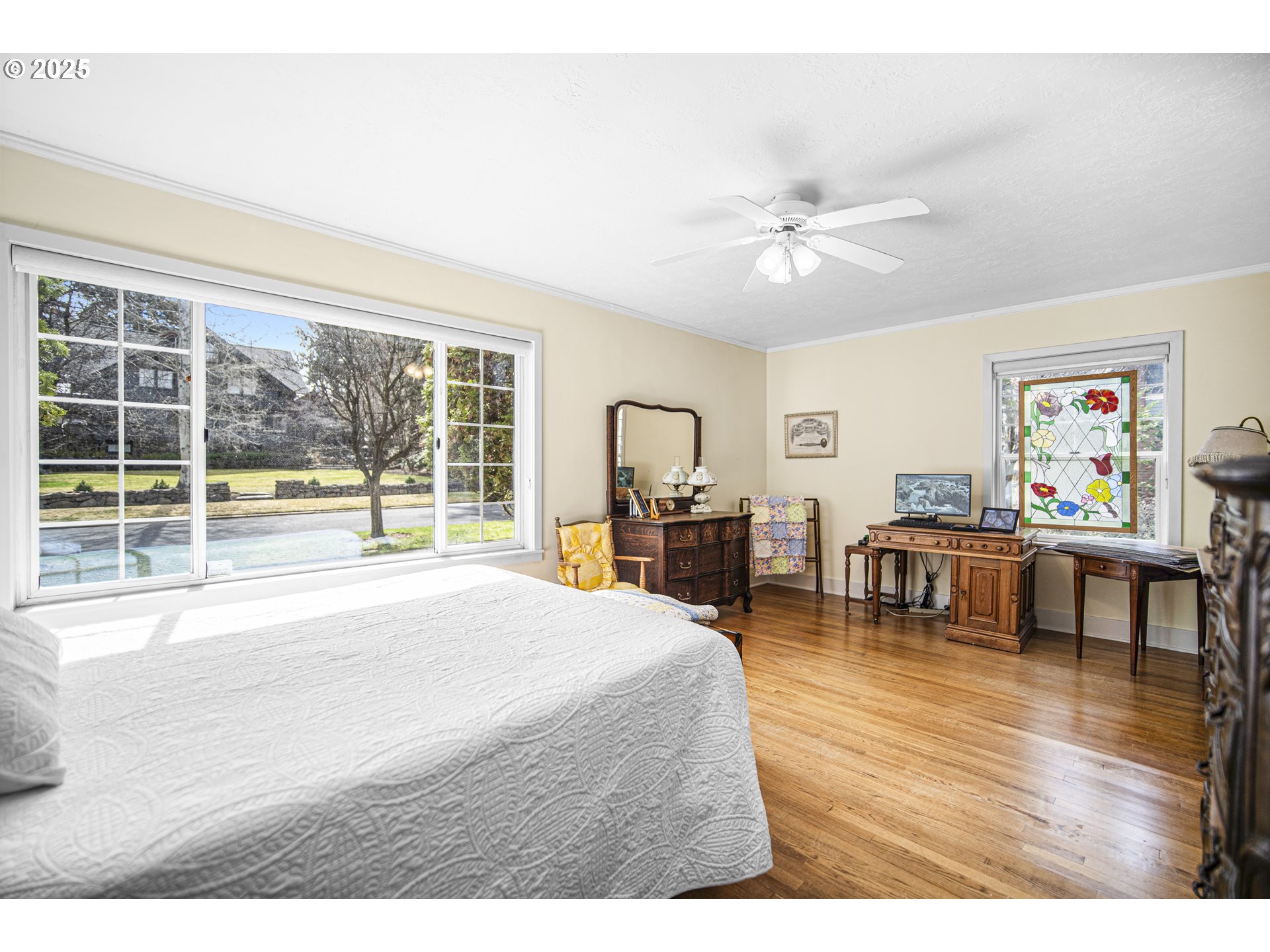 898 Northwest Riverside Boulevard Bend, OR 97703 - Photo 22 of 32 a living room with furniture and a large window