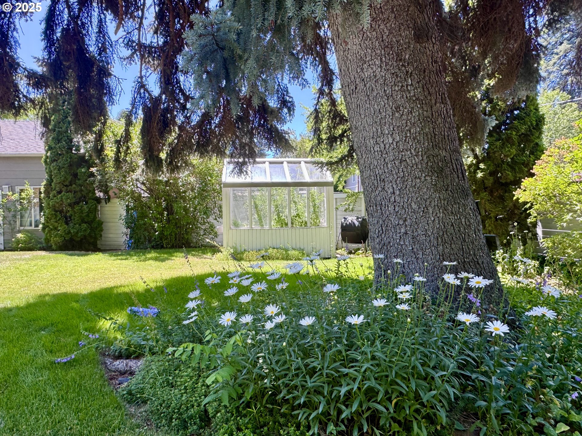 898 Northwest Riverside Boulevard Bend, OR 97703 - Photo 31 of 32