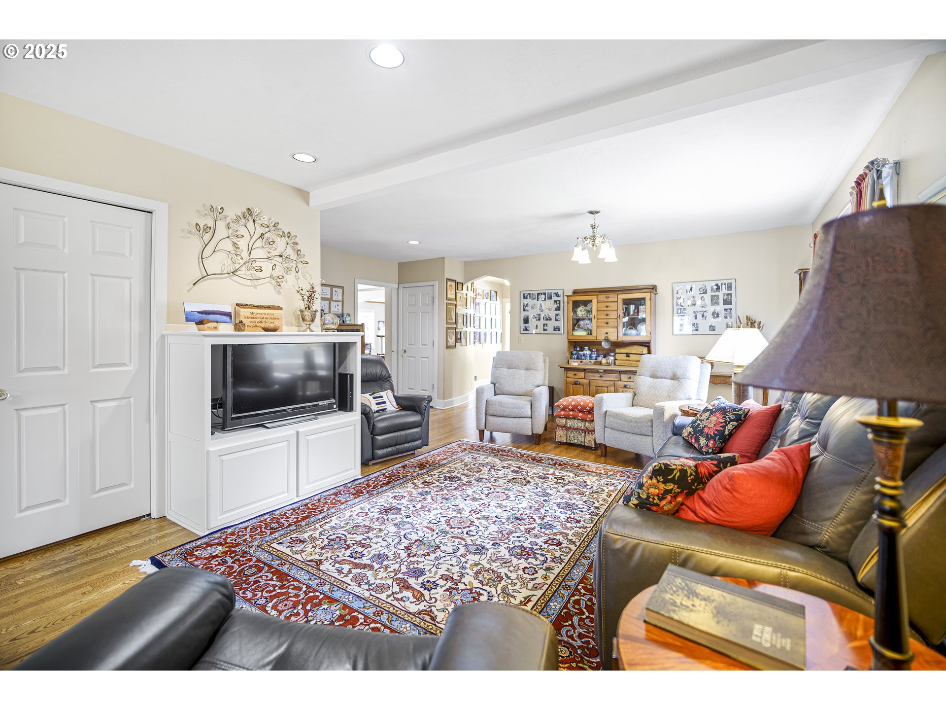 898 Northwest Riverside Boulevard Bend, OR 97703 - Photo 8 of 32 a living room with furniture and a flat screen tv