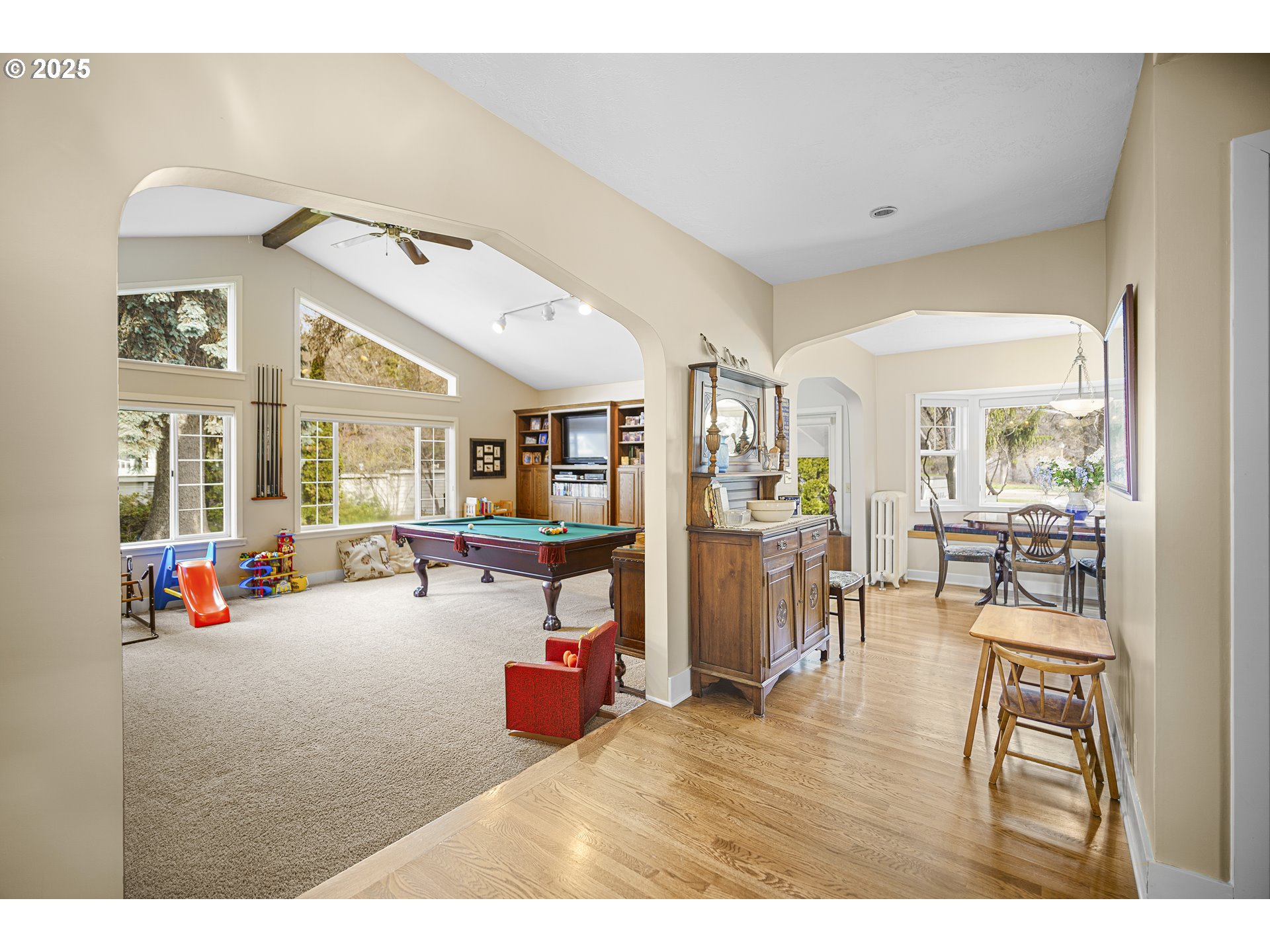 898 Northwest Riverside Boulevard Bend, OR 97703 - Photo 9 of 32 a living room with furniture and wooden floor