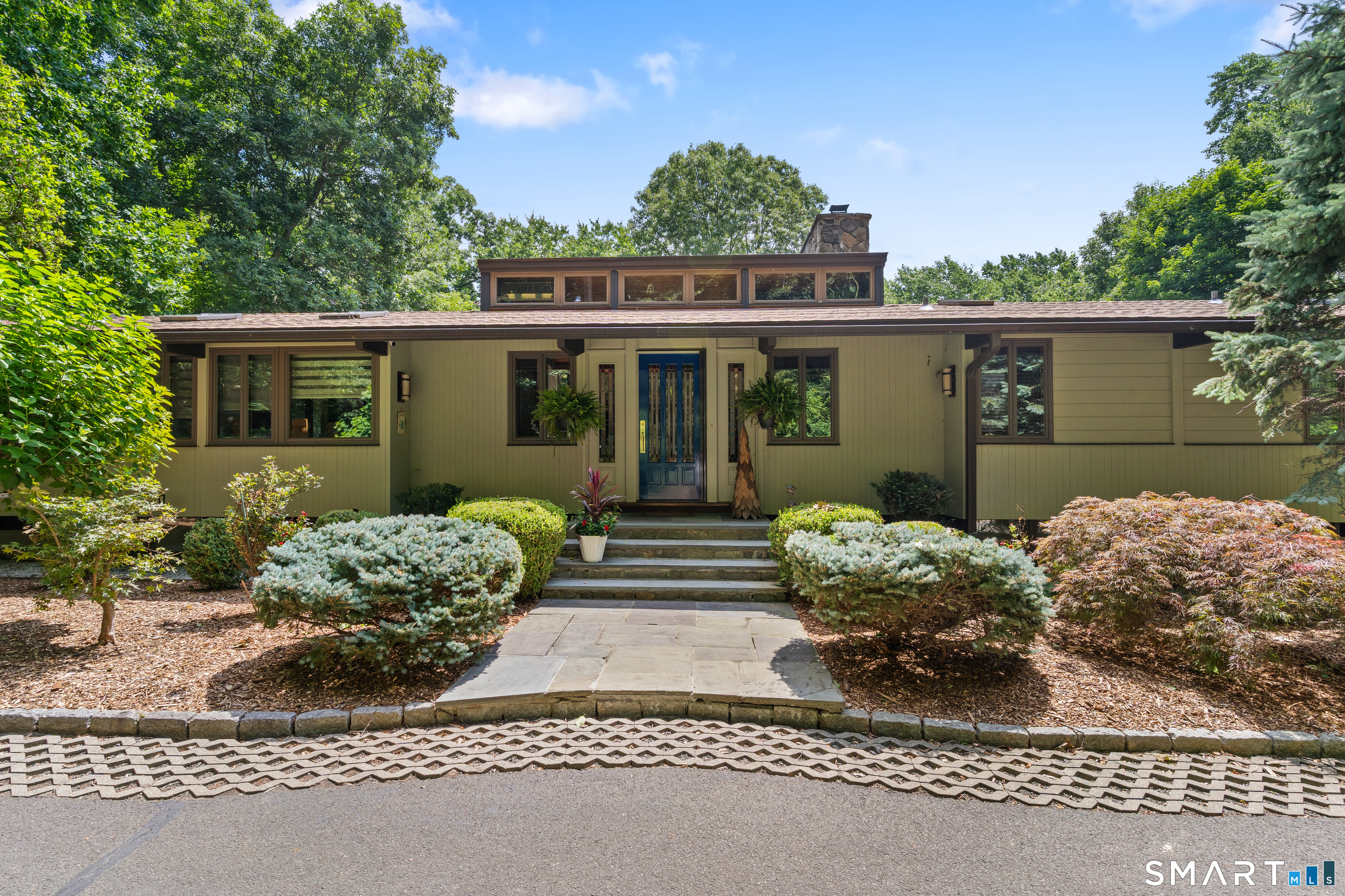 132 Signal Hill Road Wilton, CT 06897 - Photo 4 of 32 Gallery Image 4