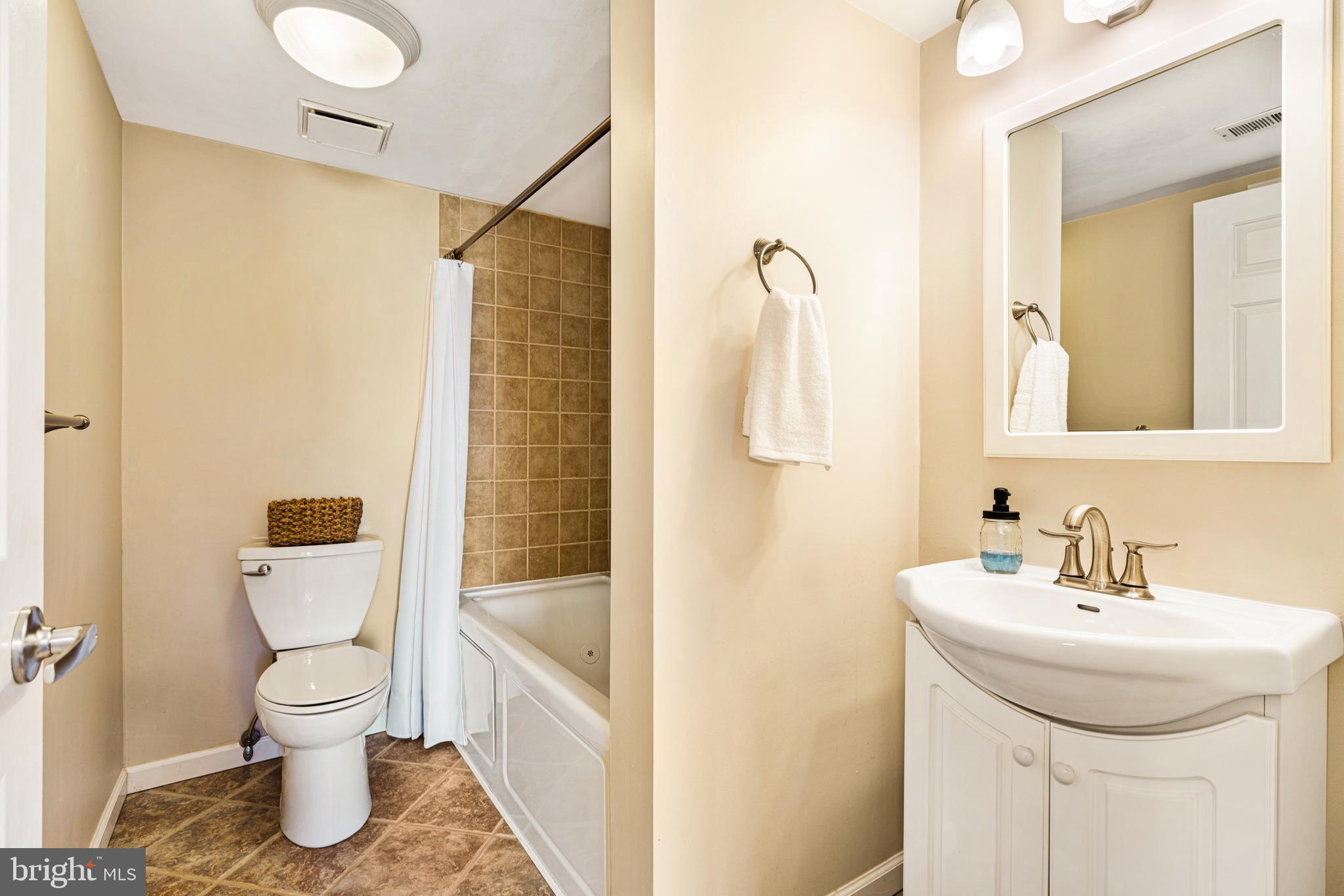263 East Village Road Southampton, PA 18966 - Photo 12 of 18 Gallery Image 12