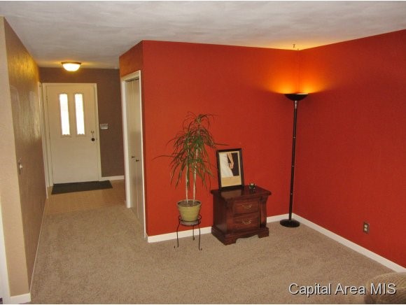 413 Merrymen Road Springfield, IL 62704 - Photo 2 of 12