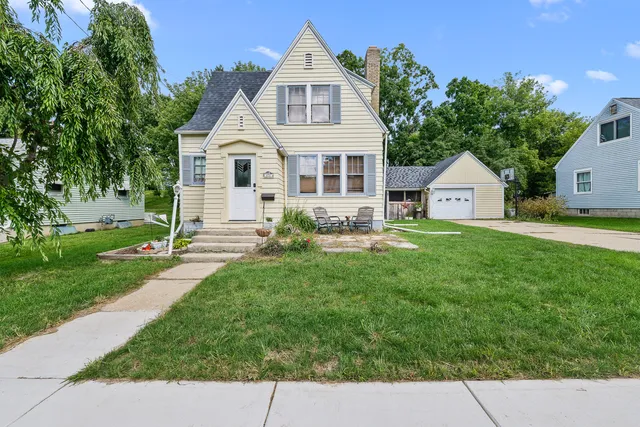 $215,000 | 121 Juneau Street, Horicon, WI 53032