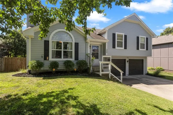 $355,000 | 309 Northeast Fiddlewood Avenue, Lee's Summit, MO 64086