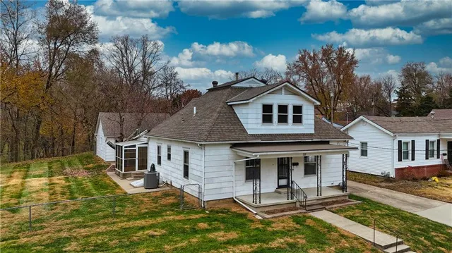 $245,000 | 737 Washington Street, Weston, MO 64098