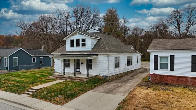$245,000 | 737 Washington Street, Weston, MO 64098