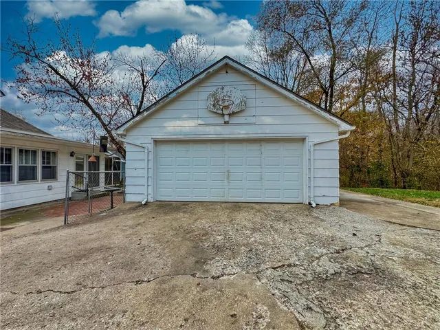 $245,000 | 737 Washington Street, Weston, MO 64098