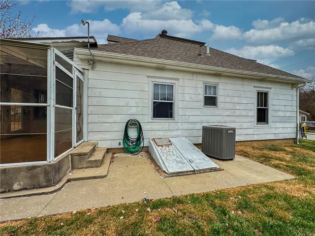 $245,000 | 737 Washington Street, Weston, MO 64098