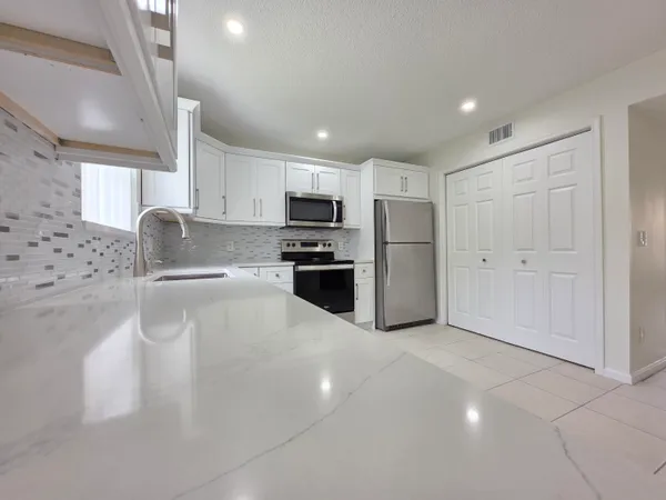 $2,450 | 5954 Longbow Lane, West Palm Beach, FL 33415