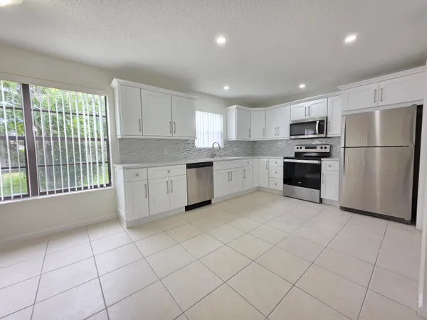 $2,450 | 5954 Longbow Lane, West Palm Beach, FL 33415