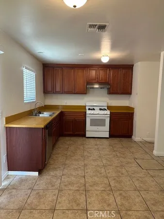 $1,500 | 13830 San Martin Road, Unit B, Victorville, CA 92392