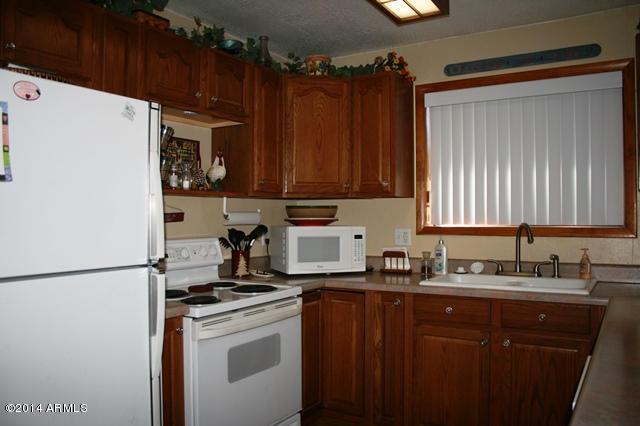 6329 Quail Cove Road Pine, AZ 85544 - Photo 12 of 26 Kitchen