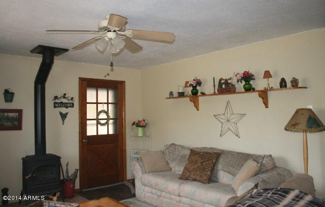 6329 Quail Cove Road Pine, AZ 85544 - Photo 4 of 26 Greatroom with access to deck