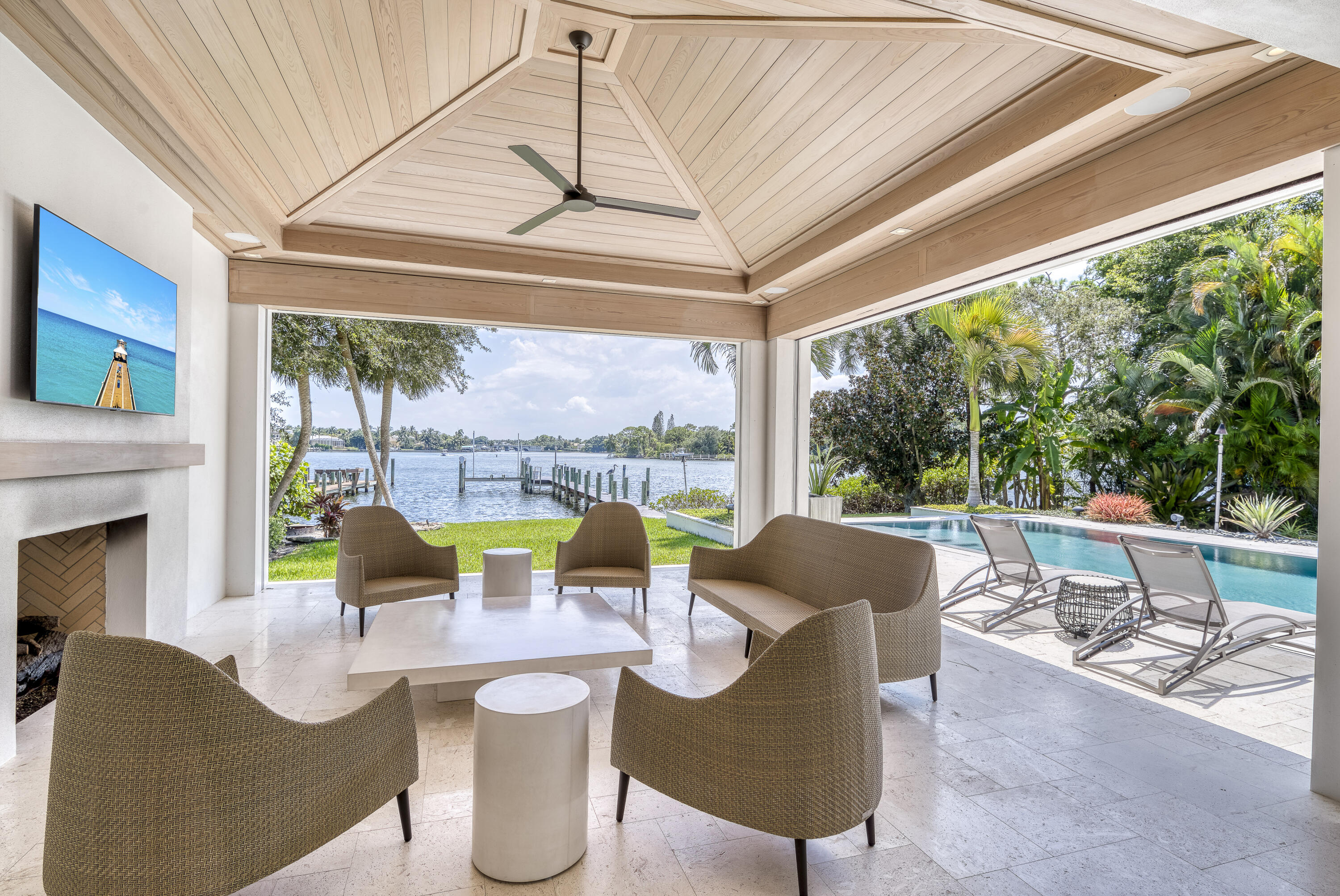 19651 North Riverside Drive Jupiter, FL 33469 - Photo 39 of 61 019