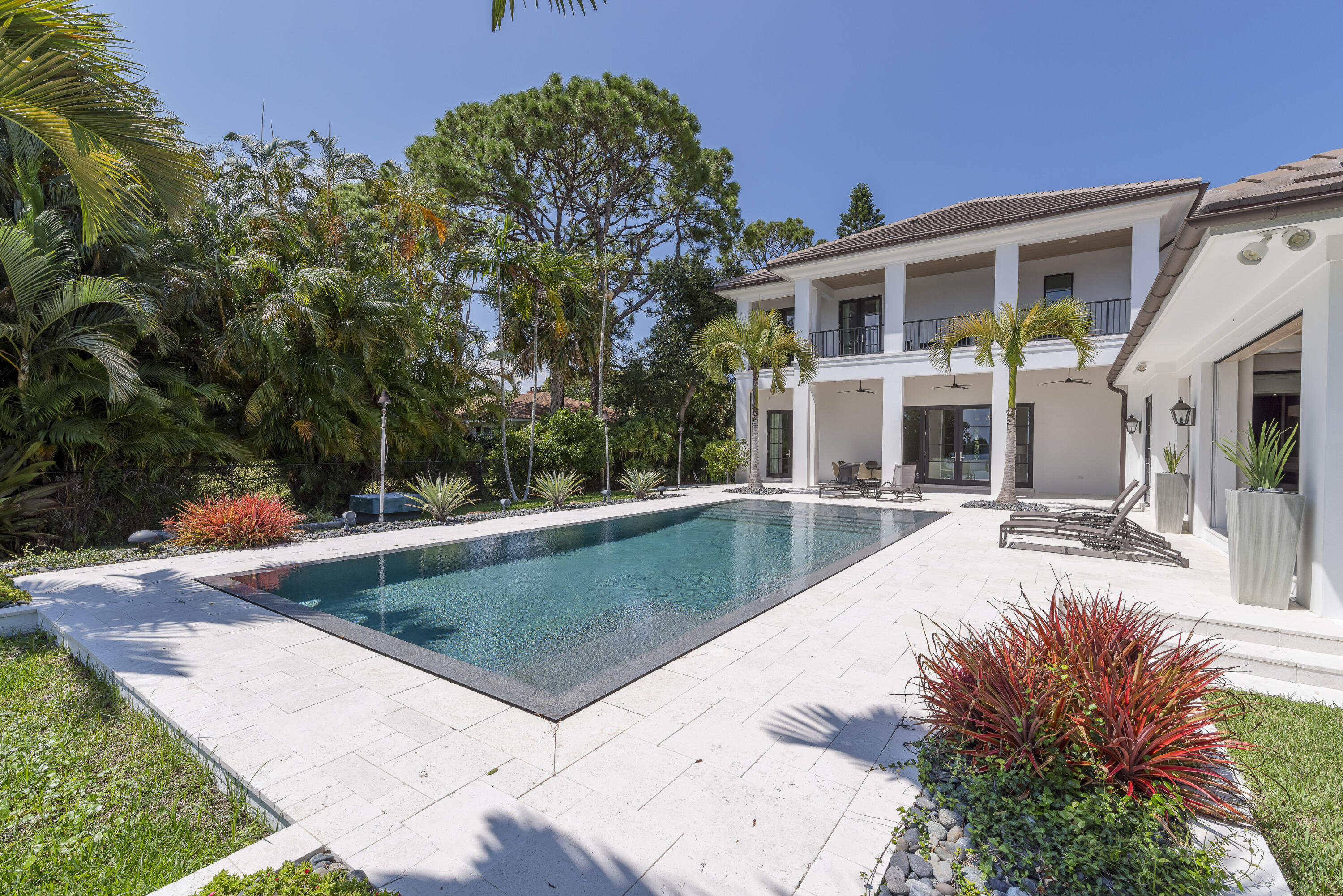 19651 North Riverside Drive Jupiter, FL 33469 - Photo 44 of 61 025