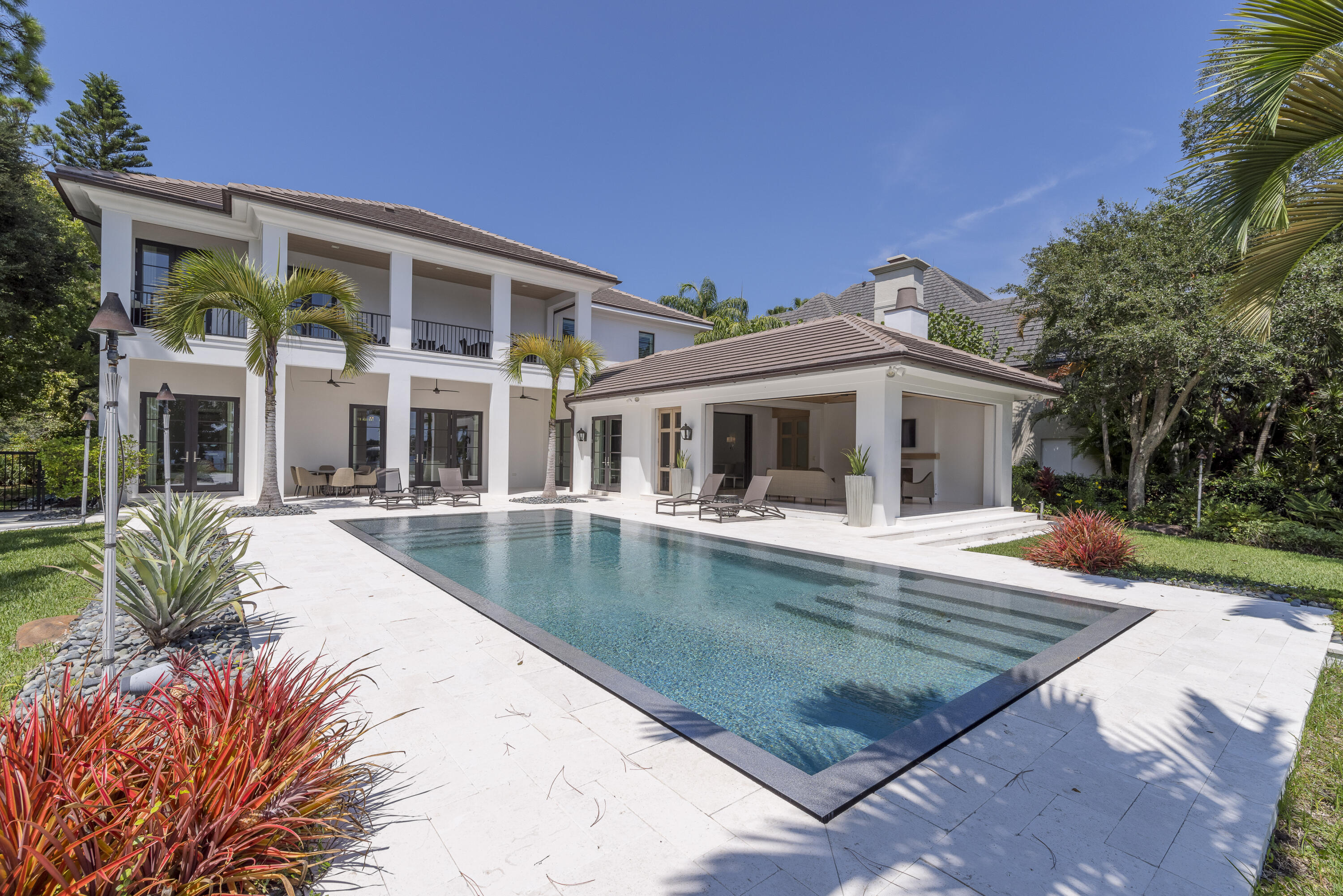 19651 North Riverside Drive Jupiter, FL 33469 - Photo 45 of 61 026