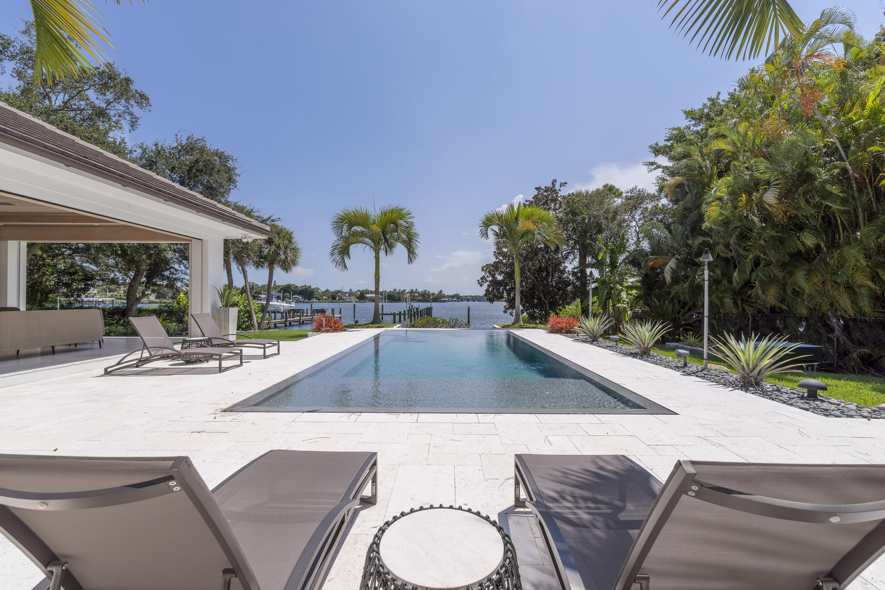 19651 North Riverside Drive Jupiter, FL 33469 - Photo 46 of 61 027