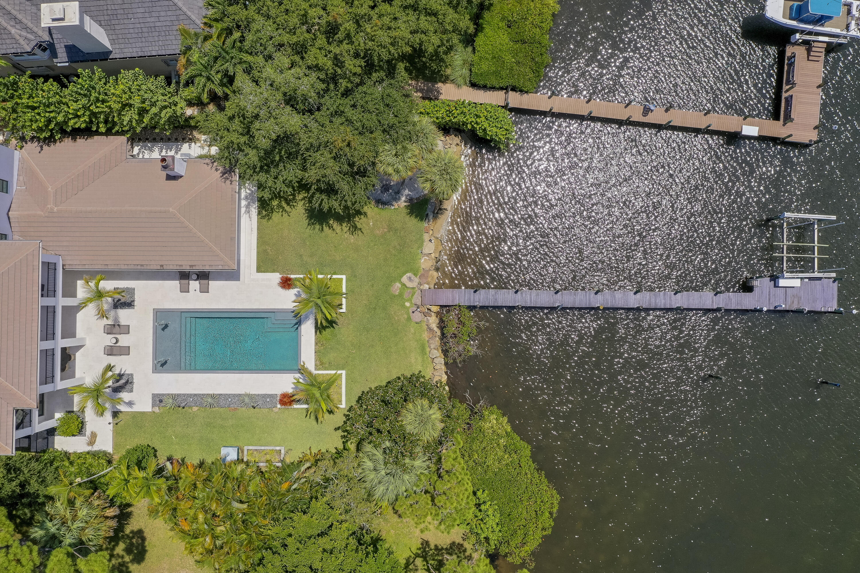 19651 North Riverside Drive Jupiter, FL 33469 - Photo 55 of 61 036