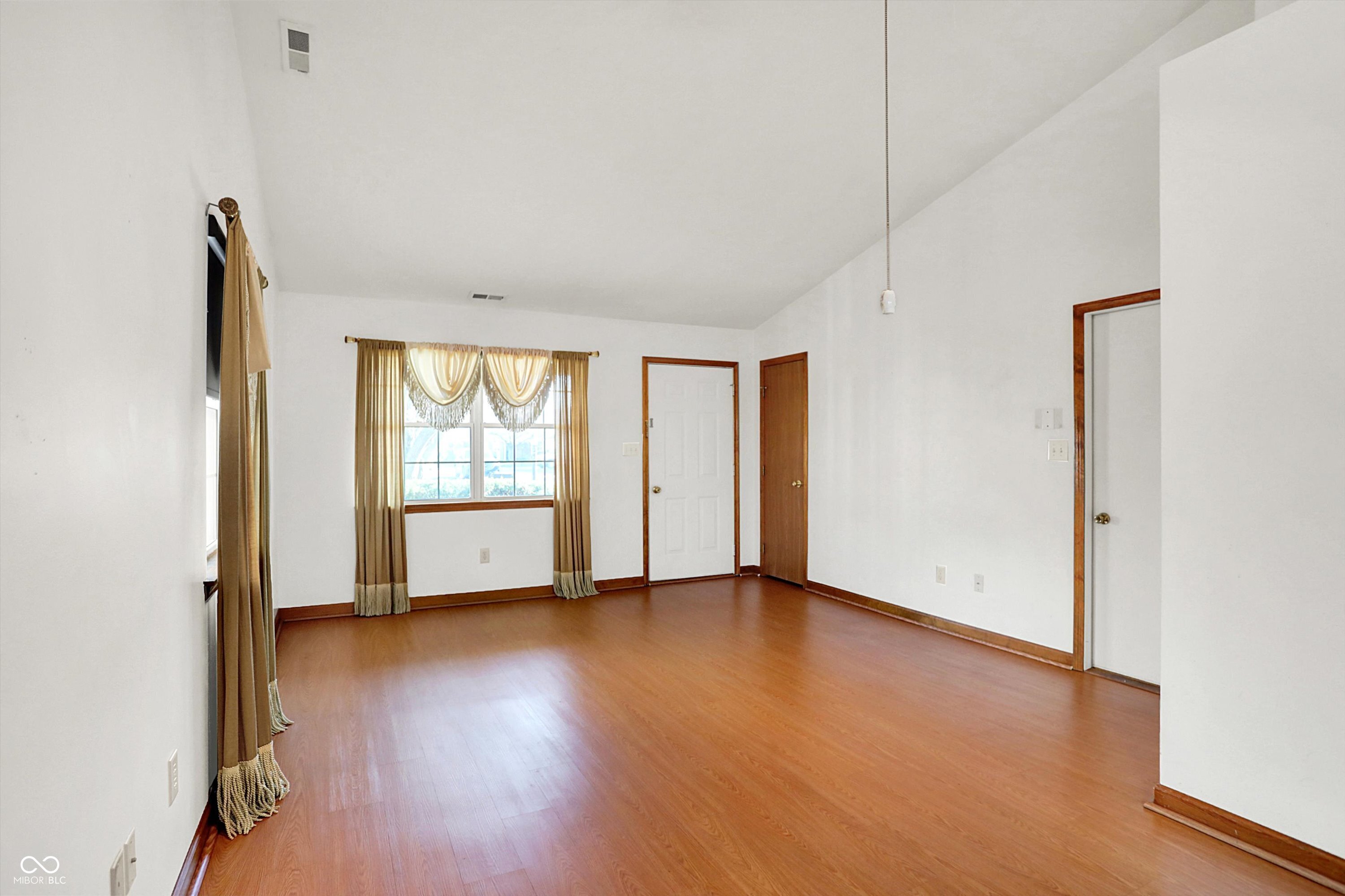1035 Ina Circle Franklin, IN 46131 - Photo 4 of 18 Gallery Image 4