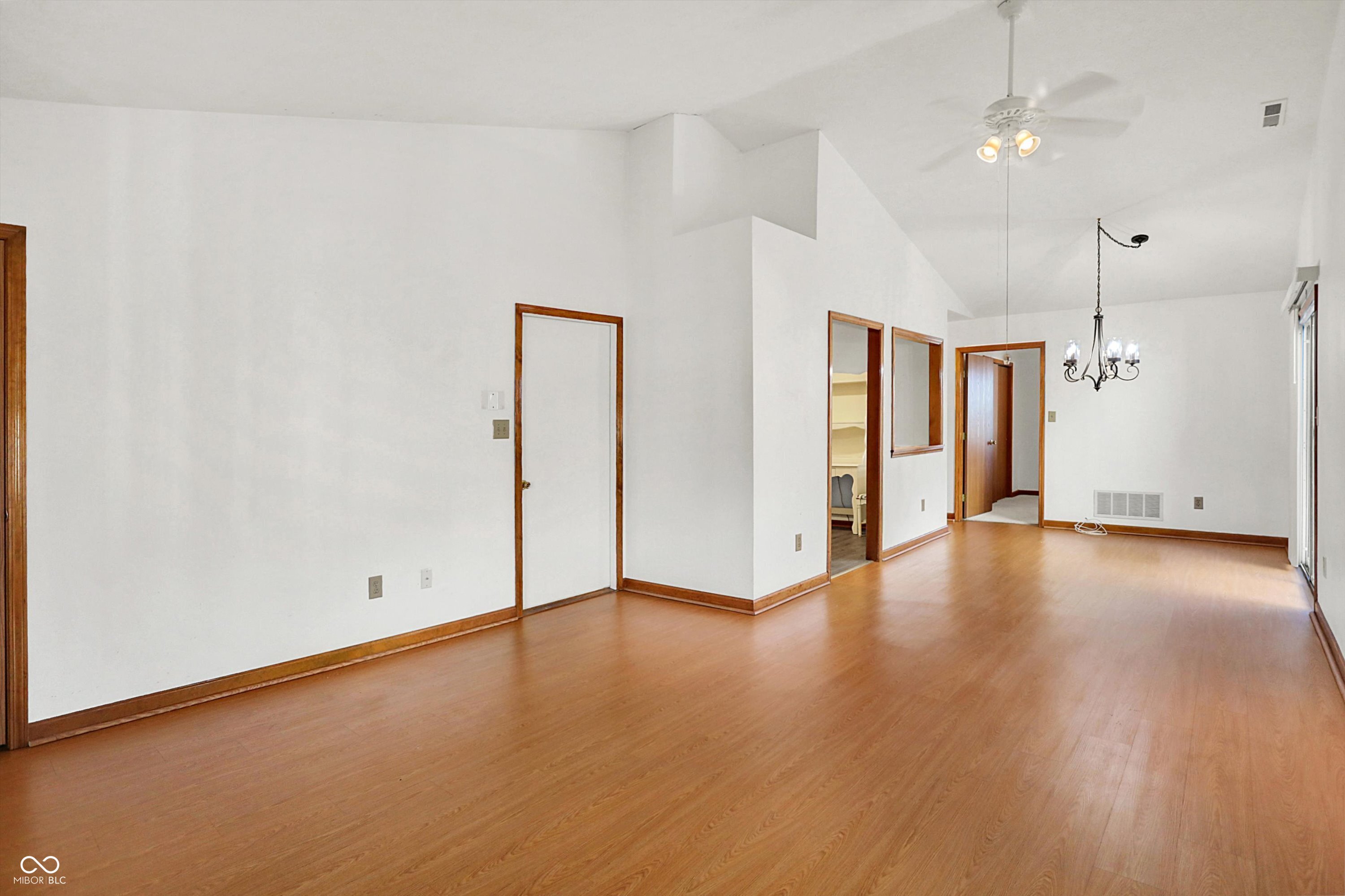 1035 Ina Circle Franklin, IN 46131 - Photo 5 of 18 Gallery Image 5