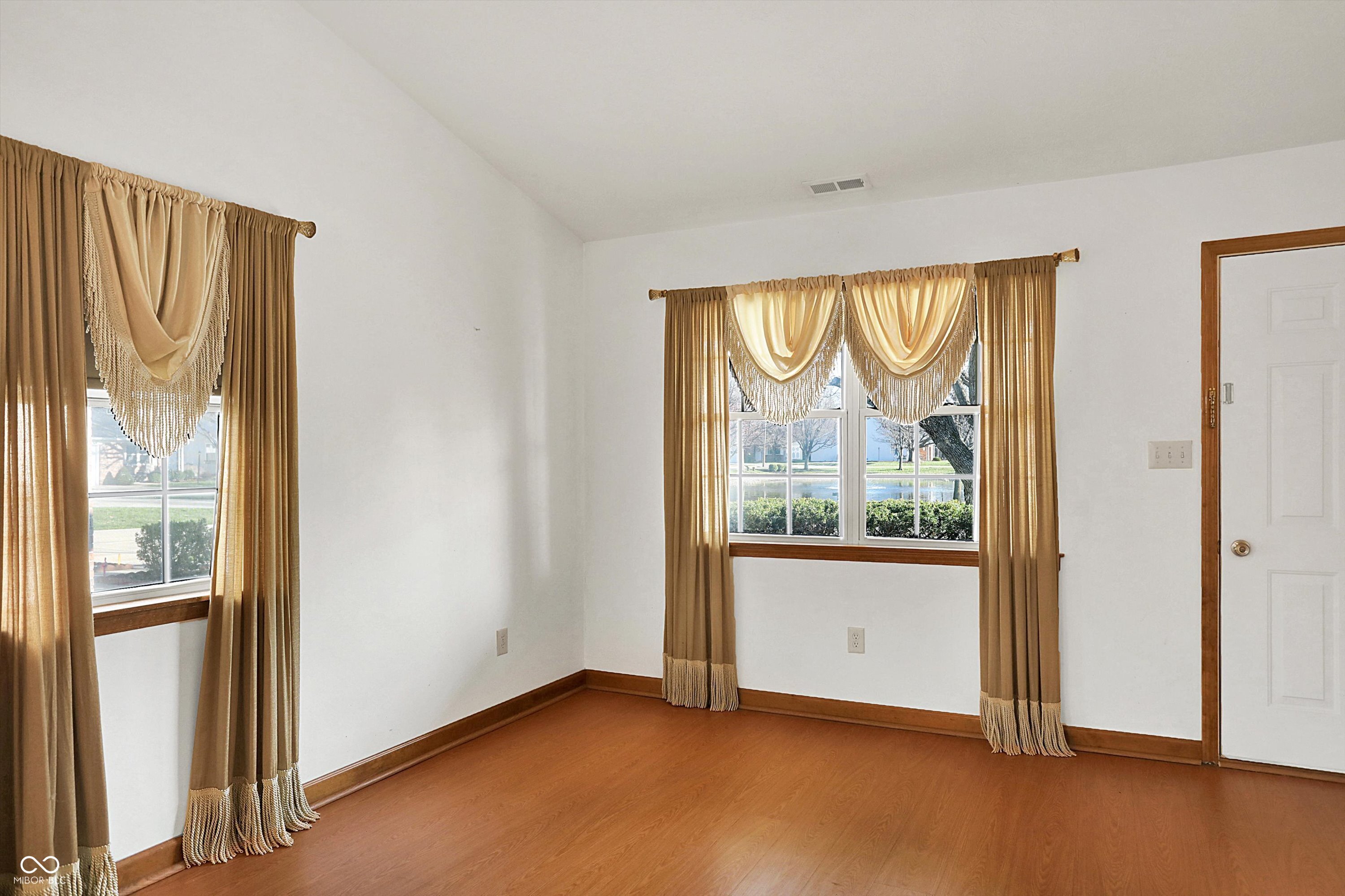 1035 Ina Circle Franklin, IN 46131 - Photo 6 of 18 Gallery Image 6