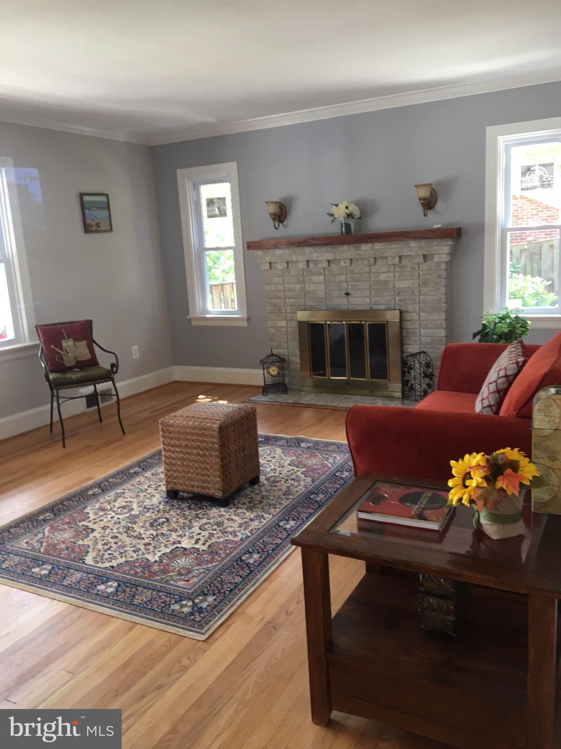 6916 Edgemont Road Frederick, MD 21702 - Photo 9 of 12 Living Room