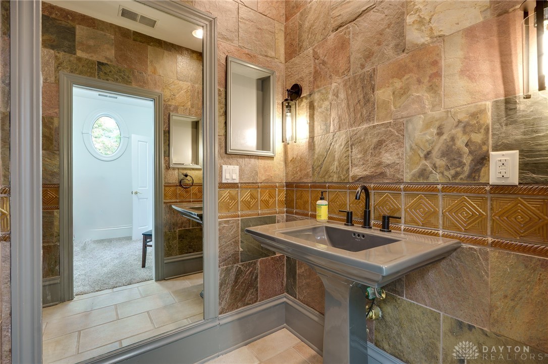 1658 West Alex Bell Road Dayton, OH 45459 - Photo 43 of 71 Gallery Image 43